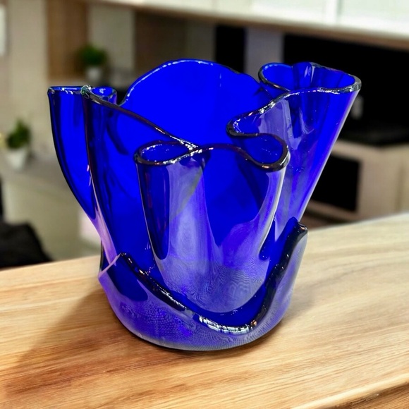 Hand-Blown Ultramarine Lotus Handkerchief Glass Vase - Picture 3 of 16